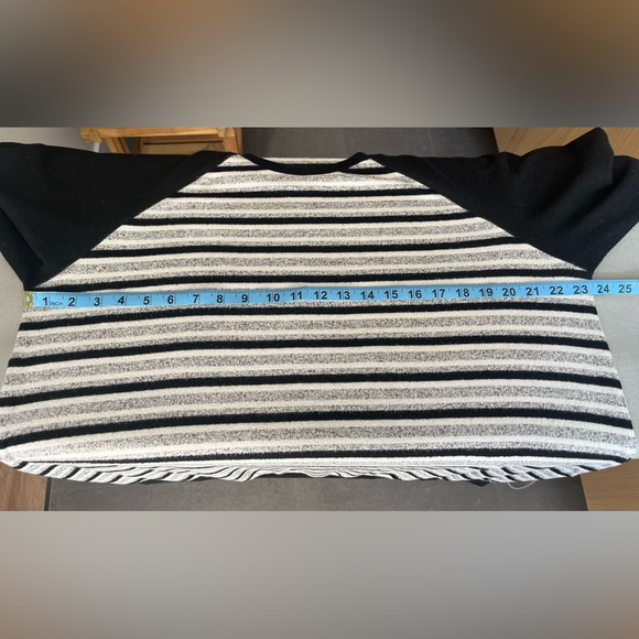 🔳 LIVERPOOL Black, White and Grey Round-neck Sweater - Picture 8 of 8